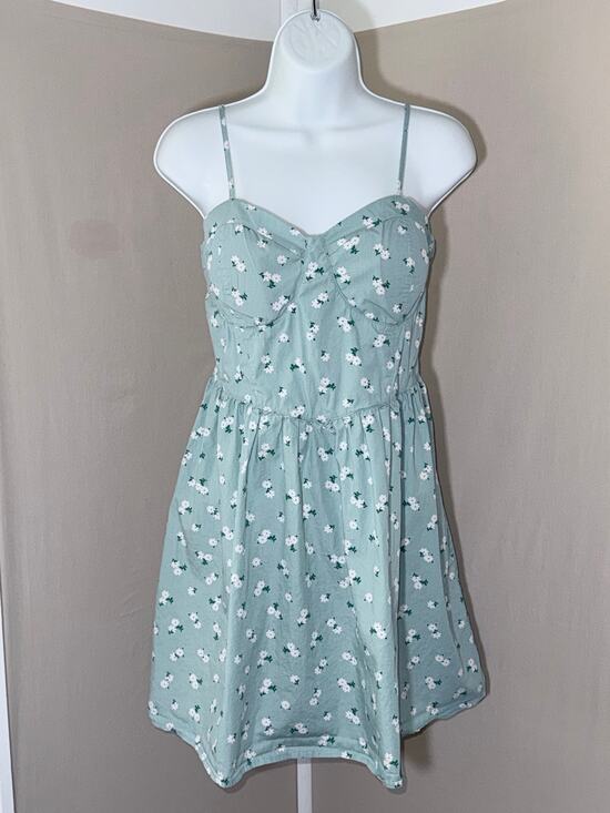 No Boundaries Dresses & Skirts - 🎉Host Pick🎉 No Boundaries Sage Green Ditsy Floral Smocked Dress L 11-13